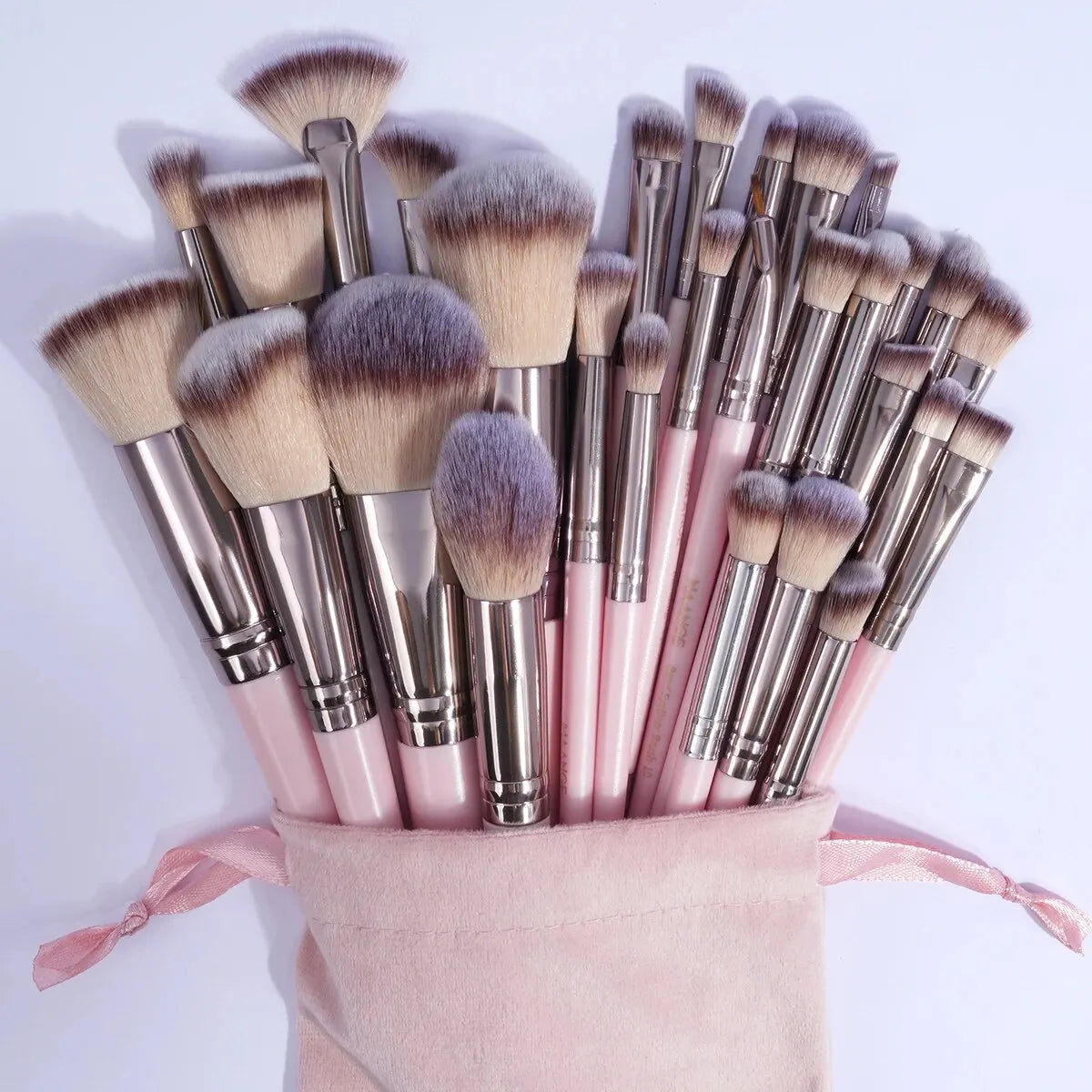 MAANGE 30pcs Professional Makeup Brush Set Foundation Concealers Eye Shadows Powder with Bag